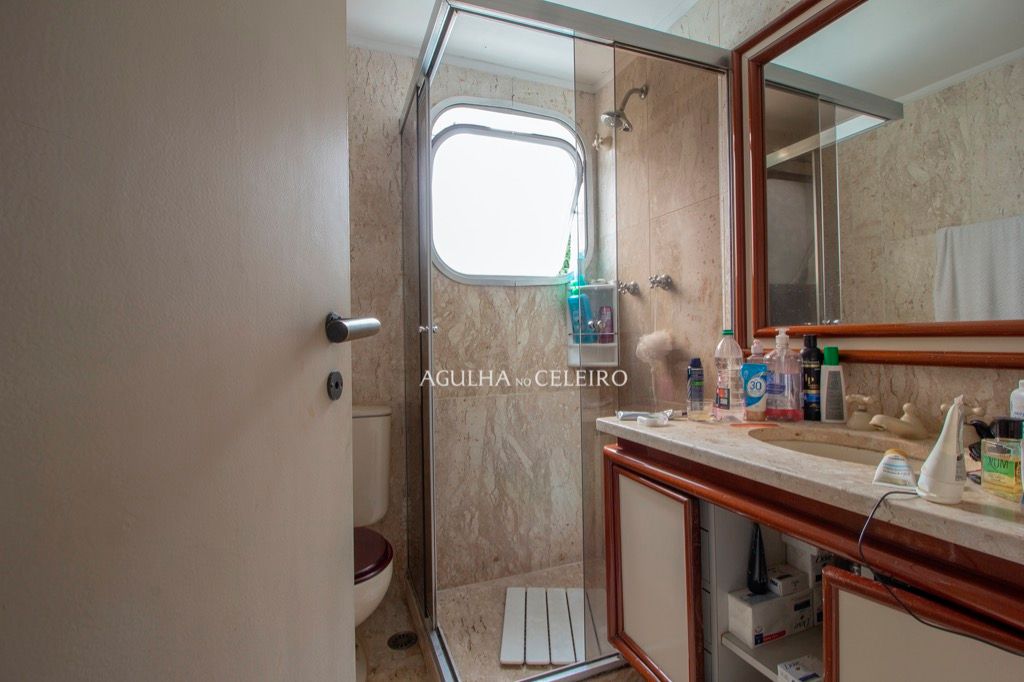 Venda/Moema: oportunidade para reforma, 04 quartos, 03 suíte e quadra de tênis! – AP6737