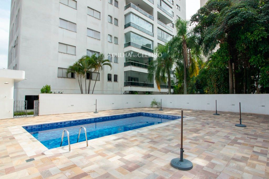 Venda/Moema: oportunidade para reforma, 04 quartos, 03 suíte e quadra de tênis! – AP6737