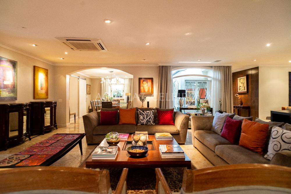 Casa à venda em Alto de Pinheiros. – CA0548