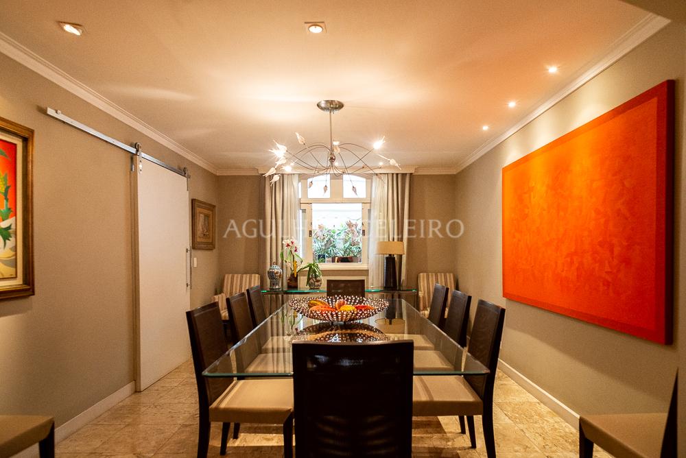 Casa à venda em Alto de Pinheiros. – CA0548