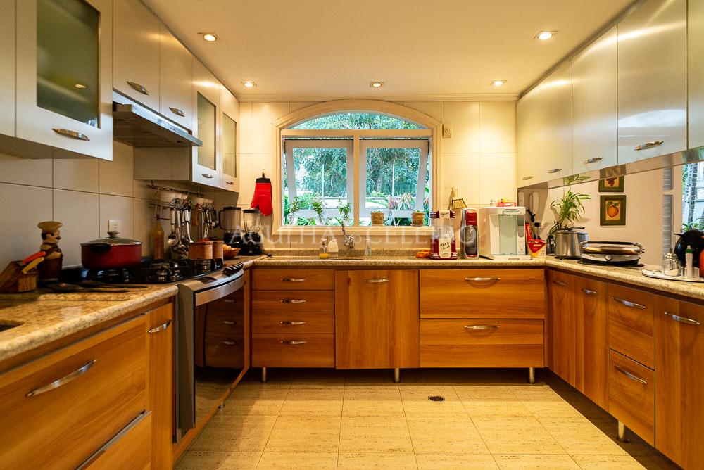 Casa à venda em Alto de Pinheiros. – CA0548