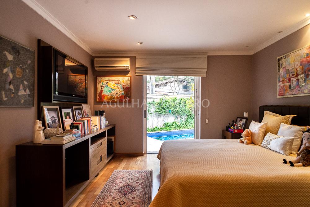 Casa à venda em Alto de Pinheiros. – CA0548