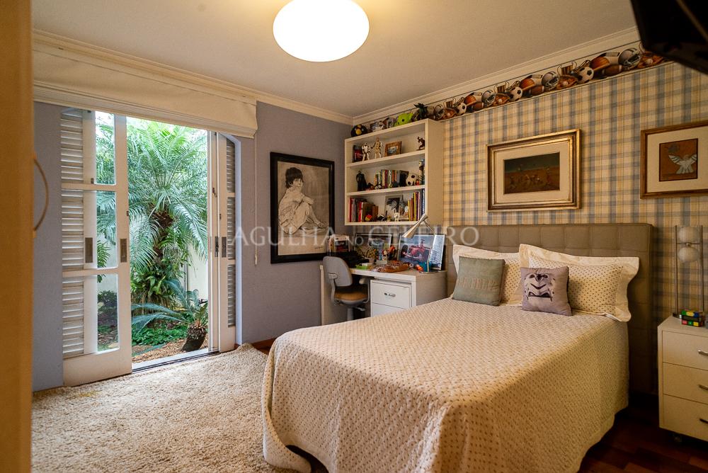 Casa à venda em Alto de Pinheiros. – CA0548