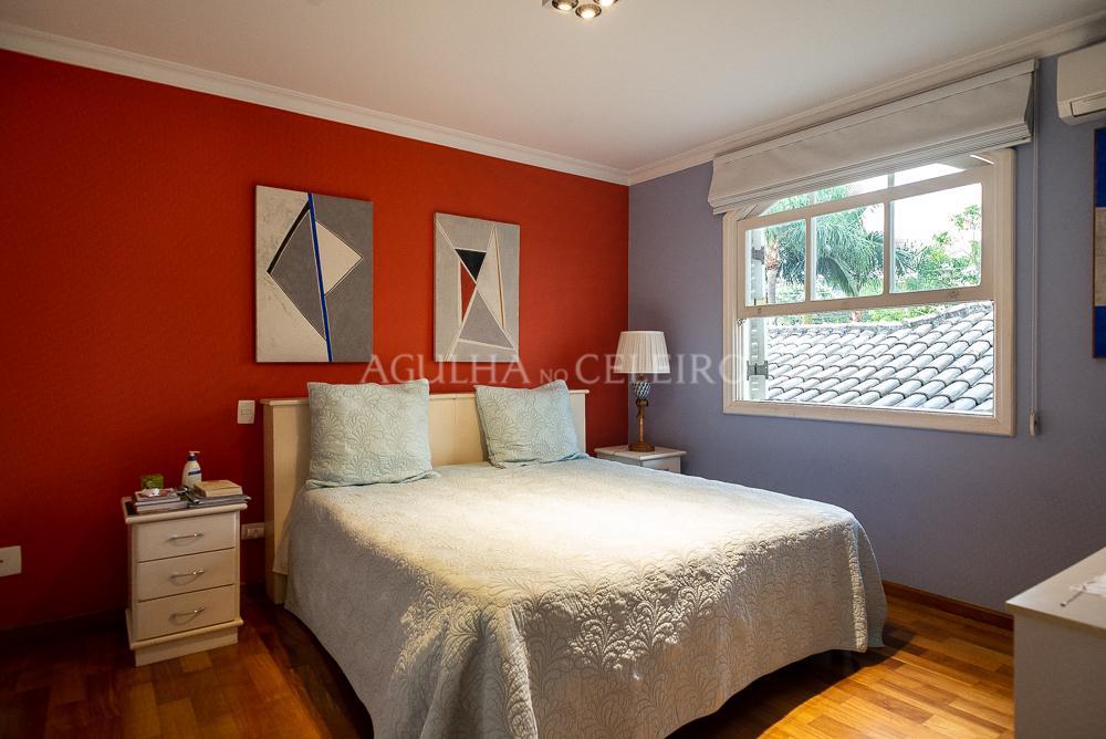 Casa à venda em Alto de Pinheiros. – CA0548