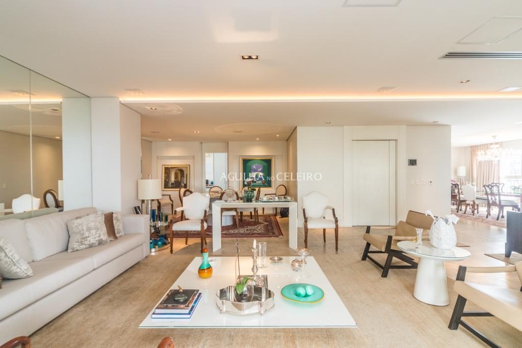 Venda/Vila Nova Conceição: Cobertura com Vista Panorâmica Vizinha à Praça Pereira Coutinho. – CO0549