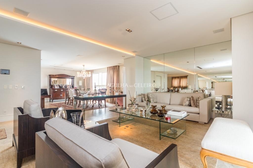 Venda/Vila Nova Conceição: Cobertura com Vista Panorâmica Vizinha à Praça Pereira Coutinho. – CO0549