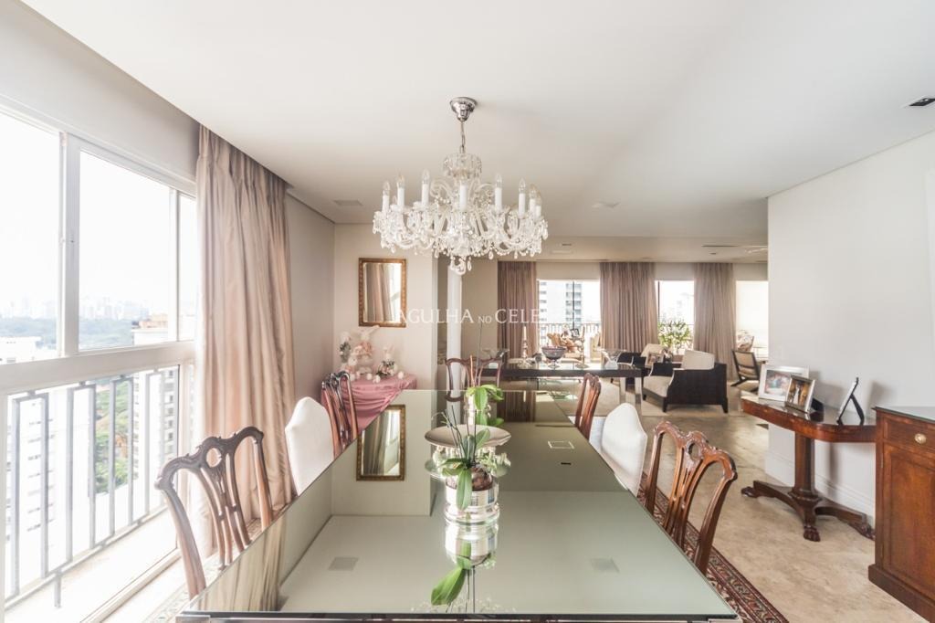 Venda/Vila Nova Conceição: Cobertura com Vista Panorâmica Vizinha à Praça Pereira Coutinho. – CO0549