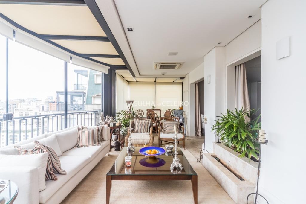 Venda/Vila Nova Conceição: Cobertura com Vista Panorâmica Vizinha à Praça Pereira Coutinho. – CO0549