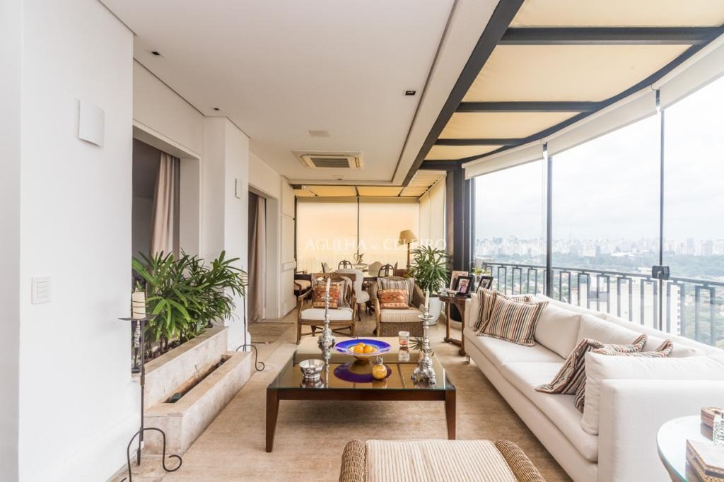 Venda/Vila Nova Conceição: Cobertura com Vista Panorâmica Vizinha à Praça Pereira Coutinho. – CO0549