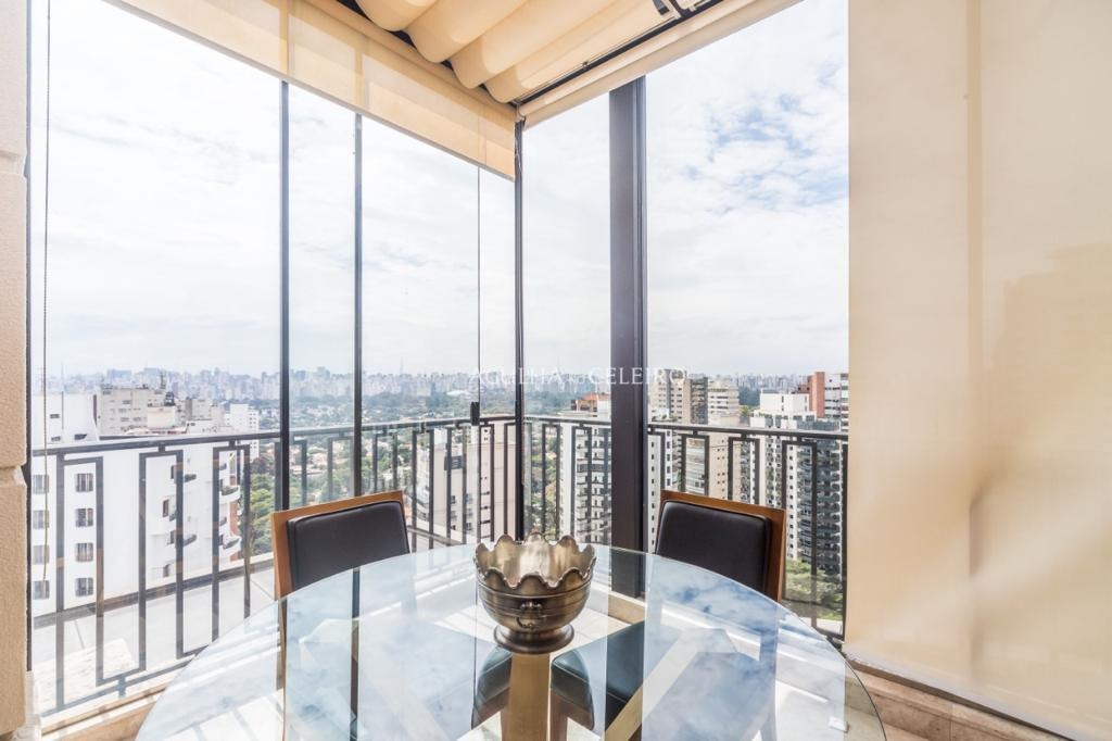 Venda/Vila Nova Conceição: Cobertura com Vista Panorâmica Vizinha à Praça Pereira Coutinho. – CO0549