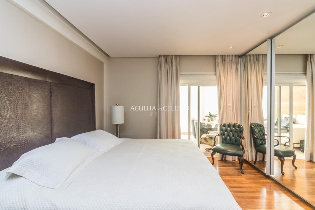 Venda/Vila Nova Conceição: Cobertura com Vista Panorâmica Vizinha à Praça Pereira Coutinho. – CO0549