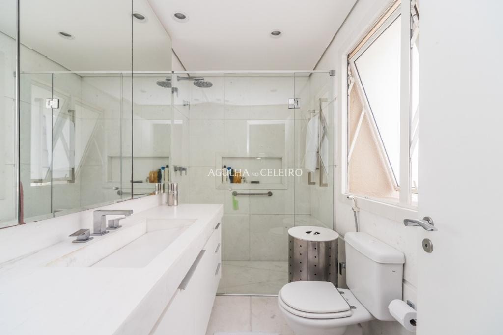 Venda/Vila Nova Conceição: Cobertura com Vista Panorâmica Vizinha à Praça Pereira Coutinho. – CO0549