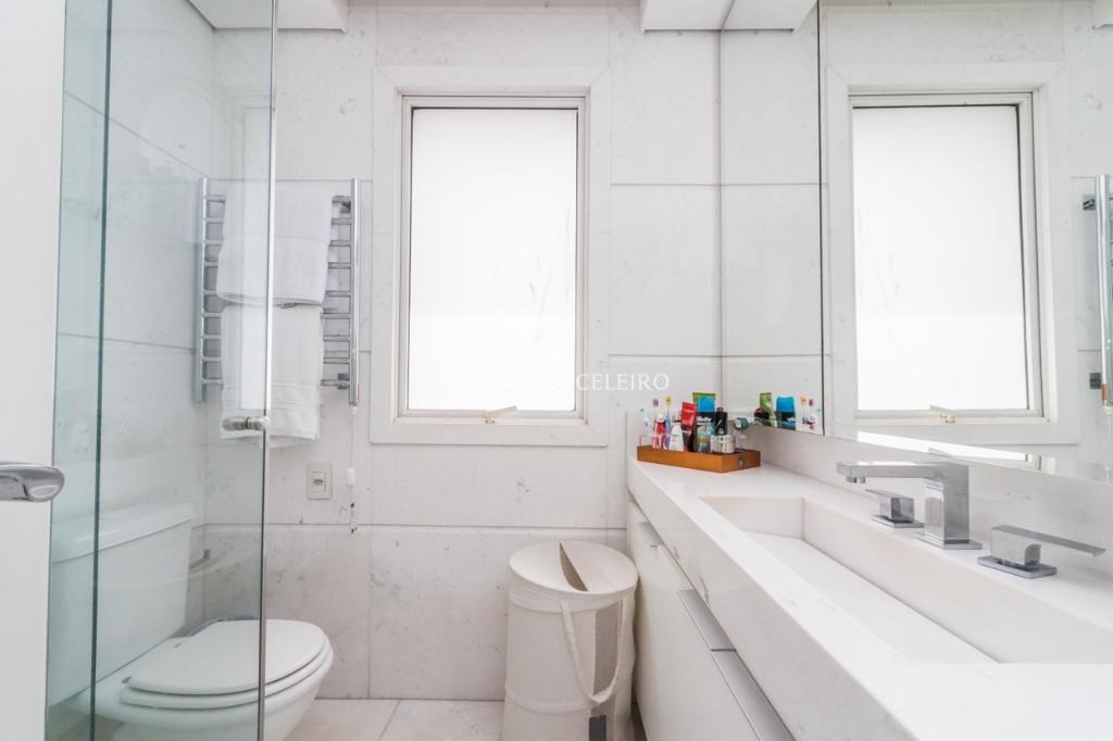 Venda/Vila Nova Conceição: Cobertura com Vista Panorâmica Vizinha à Praça Pereira Coutinho. – CO0549