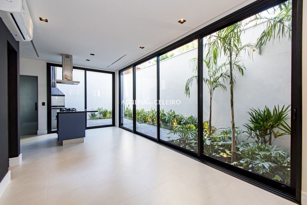 Casa de vila reformada e toda linda na Vila Olímpia. – 13935