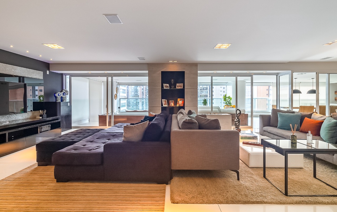 Apartamento com projeto iluminado e cheio de beleza, em condomínio clube, no melhor de Moema. – 13976