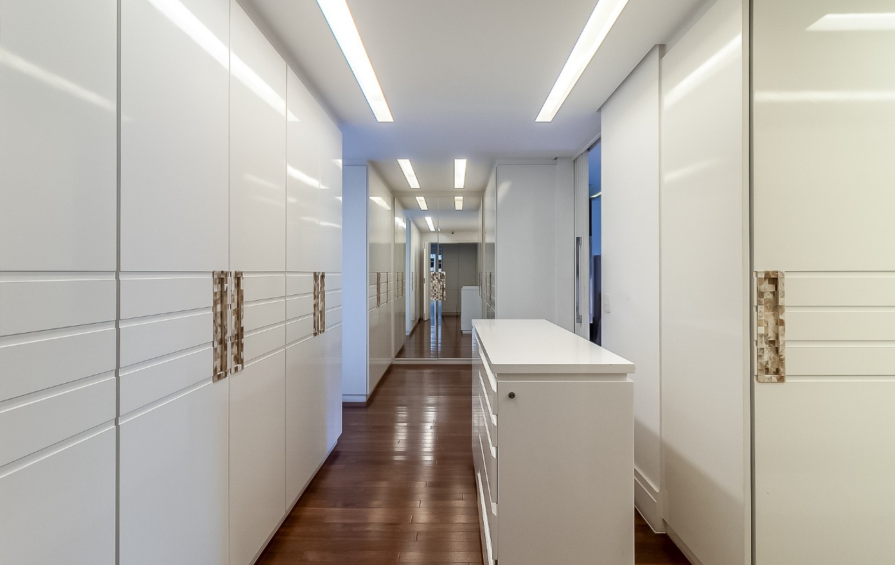 Apartamento com projeto iluminado e cheio de beleza, em condomínio clube, no melhor de Moema. – 13976