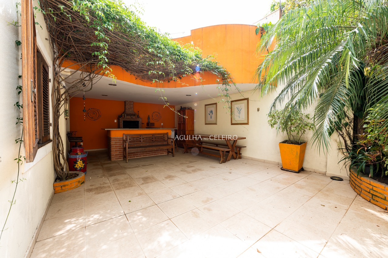 Venda/ Campo Belo: Casa aconchegante e com integração com a natureza! – 9849