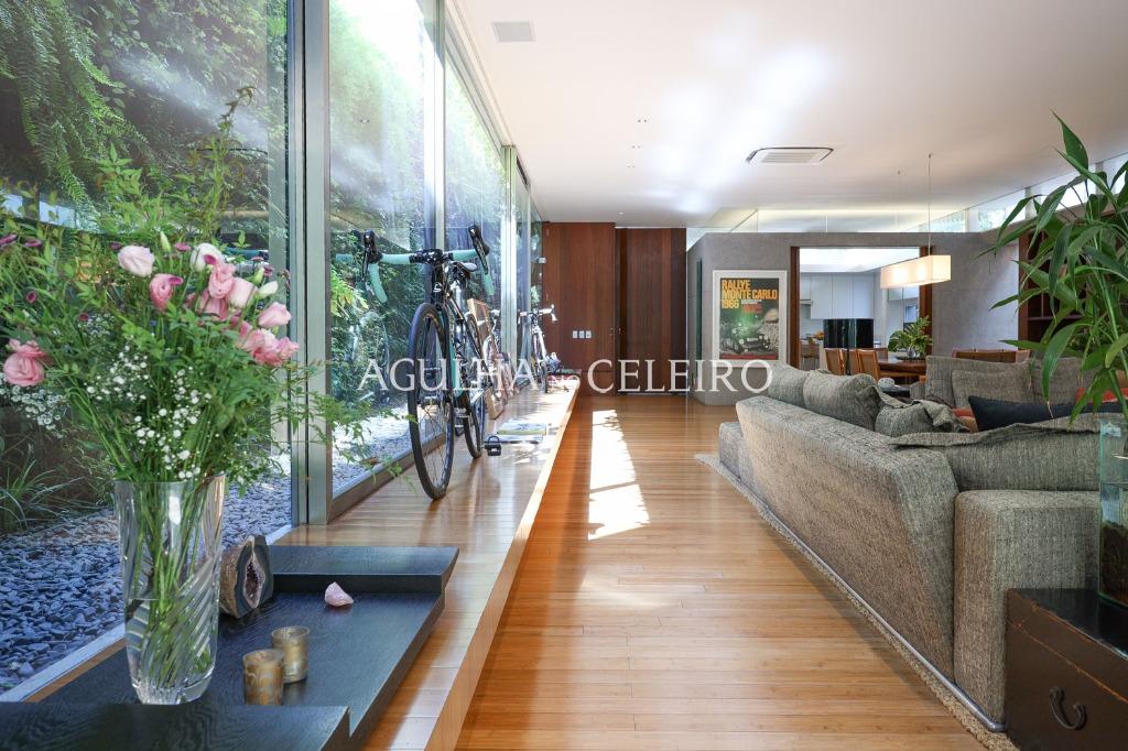 Casa de muito bom gosto para venda no Jardim Paulista. – CA0878