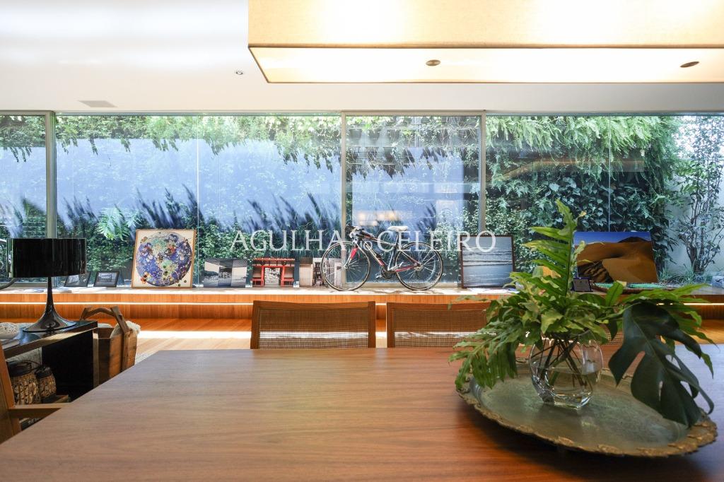 Casa de muito bom gosto para venda no Jardim Paulista. – CA0878