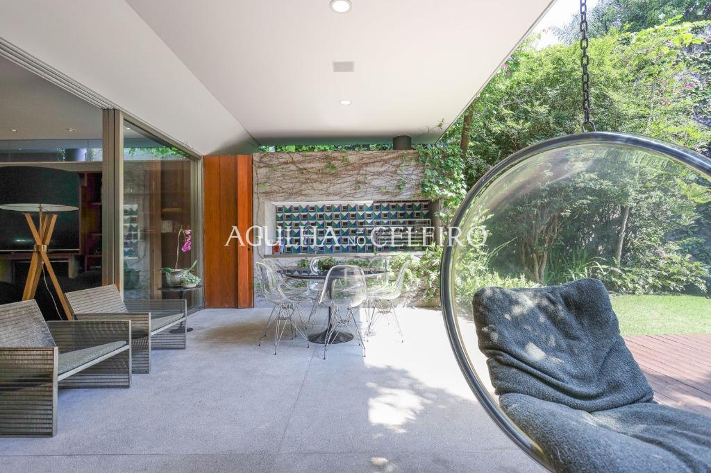 Casa de muito bom gosto para venda no Jardim Paulista. – CA0878