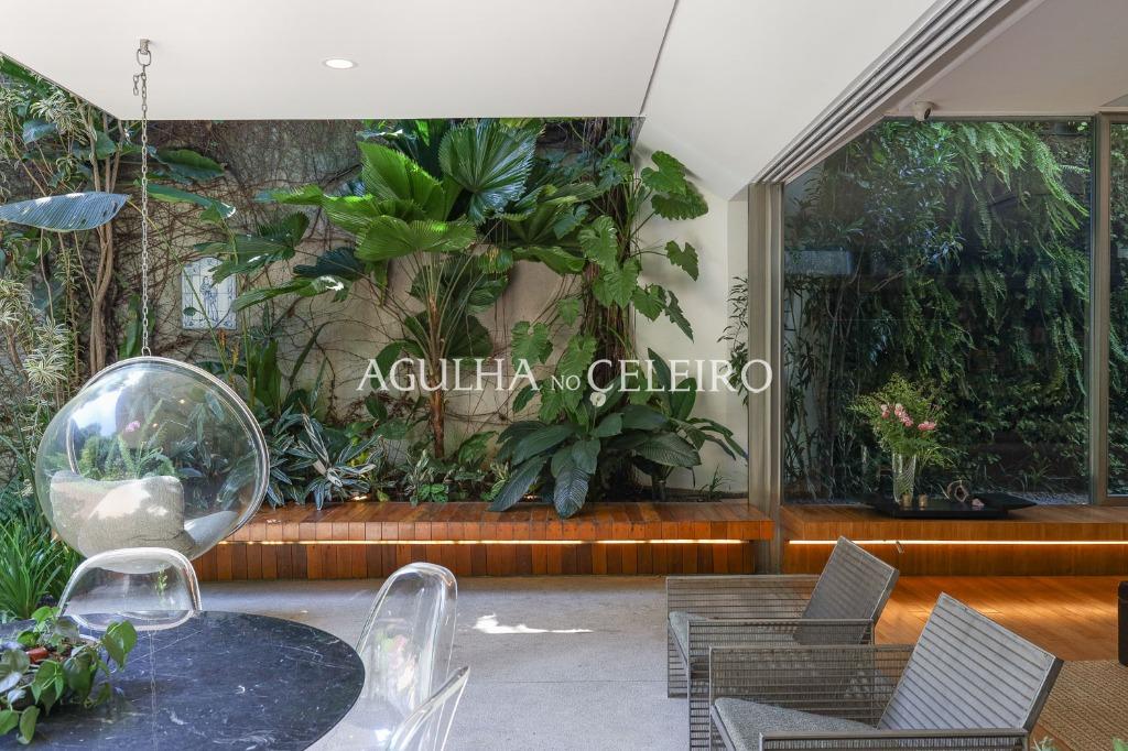 Casa de muito bom gosto para venda no Jardim Paulista. – CA0878