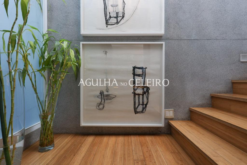 Casa de muito bom gosto para venda no Jardim Paulista. – CA0878