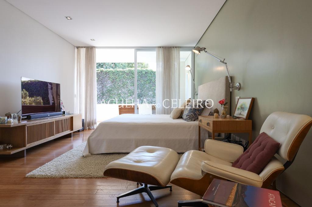 Casa de muito bom gosto para venda no Jardim Paulista. – CA0878