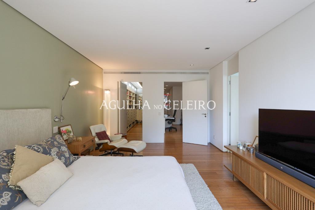 Casa de muito bom gosto para venda no Jardim Paulista. – CA0878