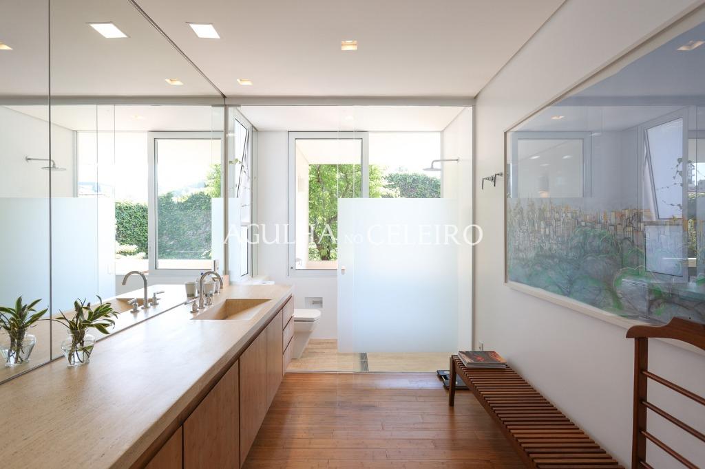 Casa de muito bom gosto para venda no Jardim Paulista. – CA0878