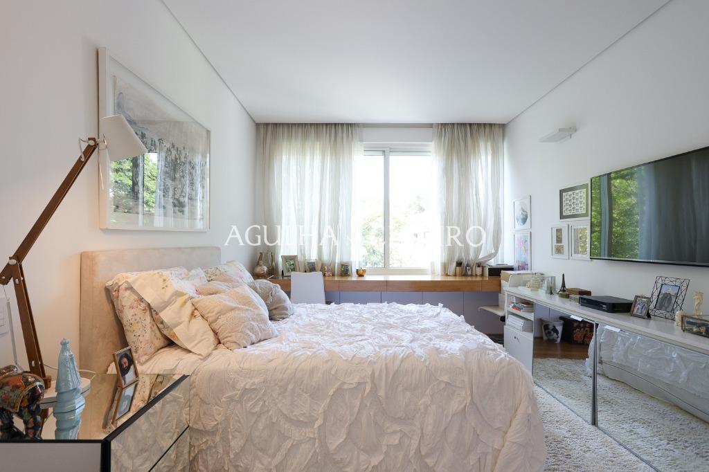 Casa de muito bom gosto para venda no Jardim Paulista. – CA0878