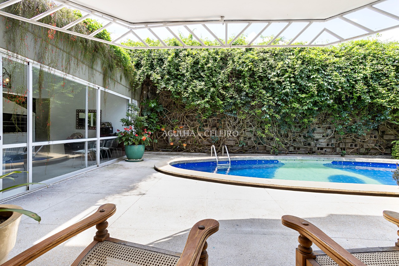 Casa com 720m² de terreno à venda em Alto de Pinheiros. – 14557
