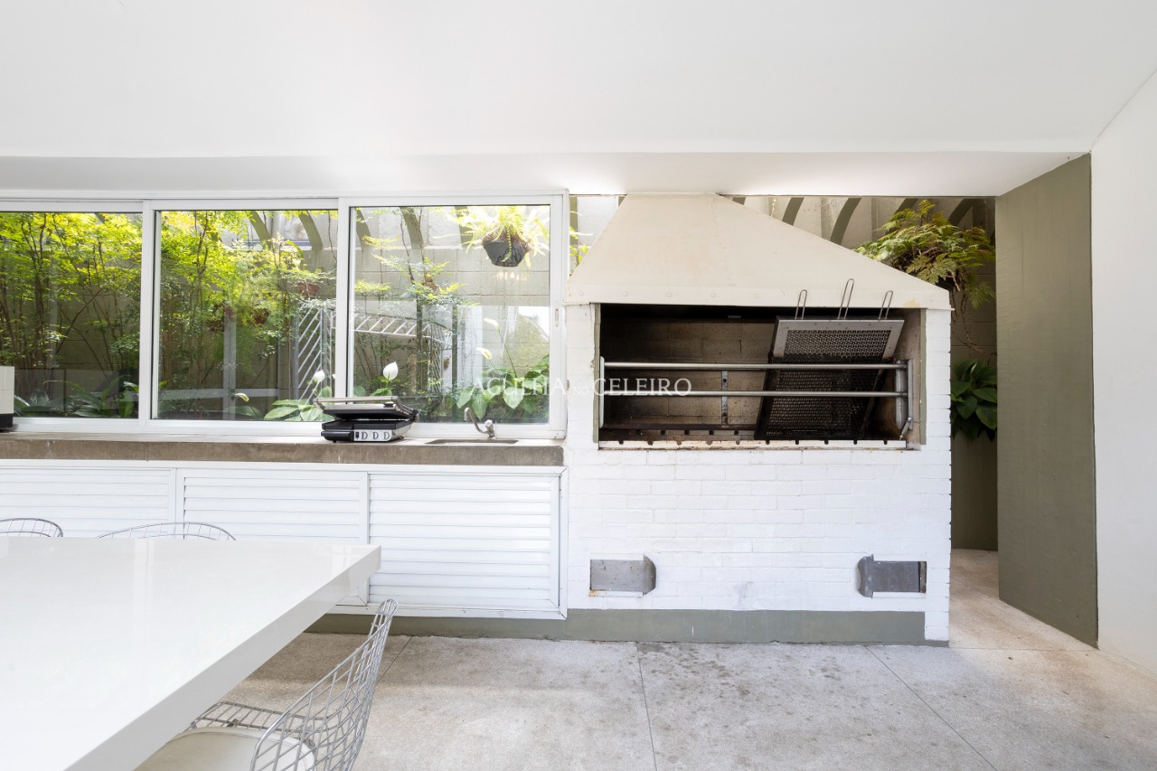 Casa com 720m² de terreno à venda em Alto de Pinheiros. – 14557