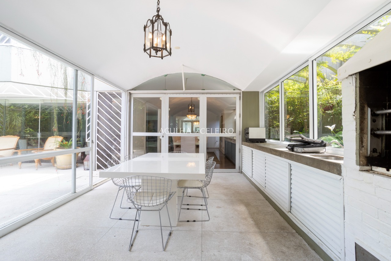 Casa com 720m² de terreno à venda em Alto de Pinheiros. – 14557