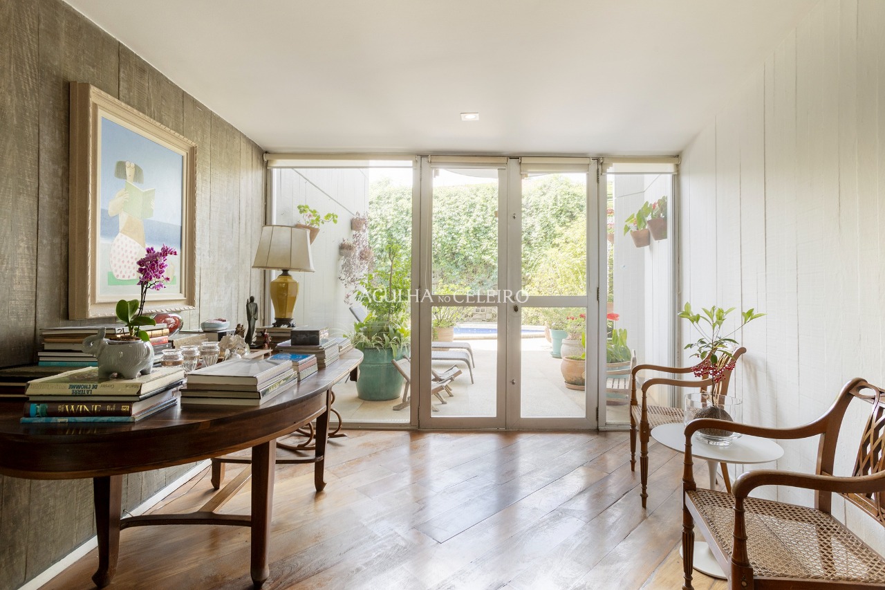Casa com 720m² de terreno à venda em Alto de Pinheiros. – 14557