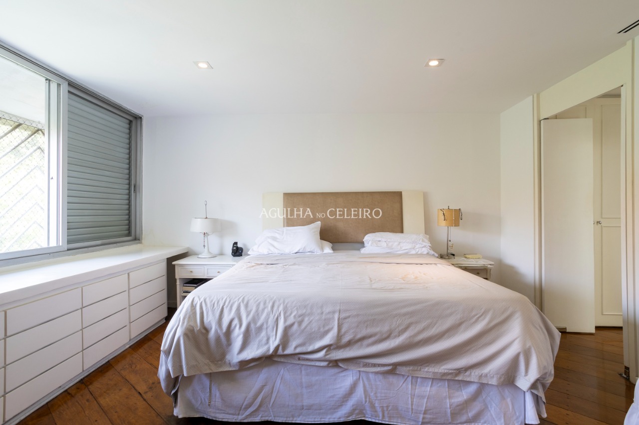 Casa com 720m² de terreno à venda em Alto de Pinheiros. – 14557