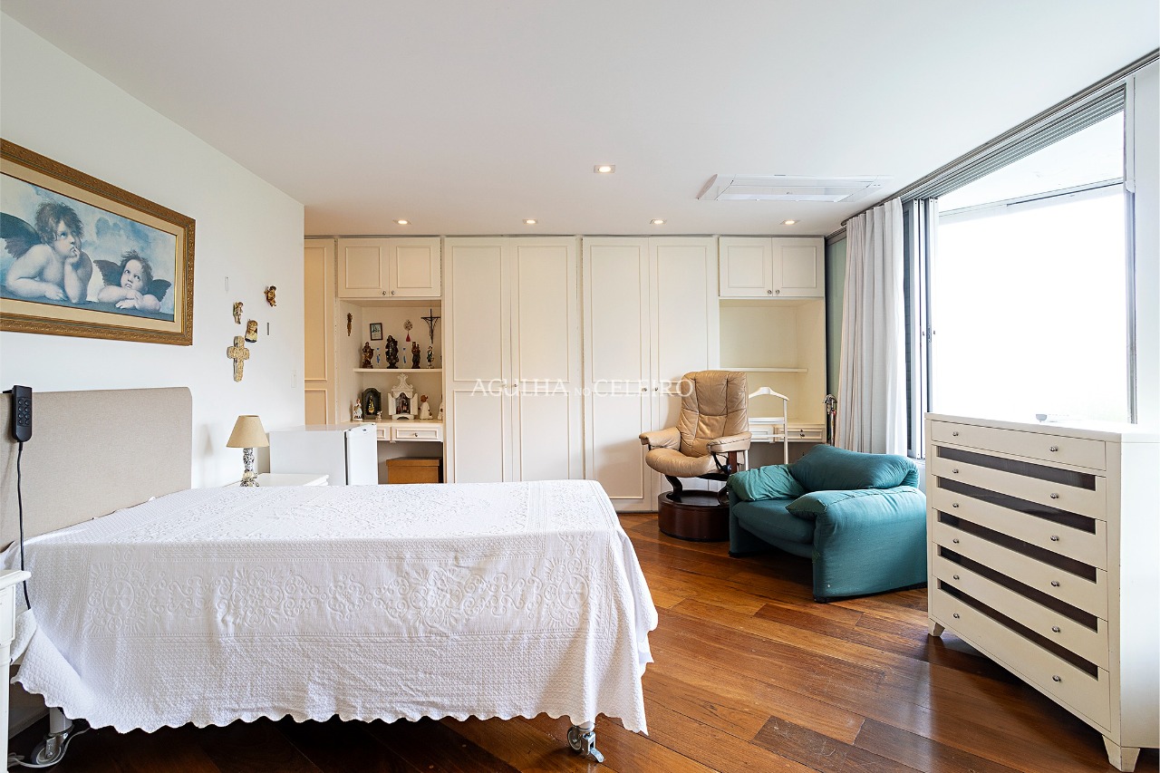 Casa com 720m² de terreno à venda em Alto de Pinheiros. – 14557