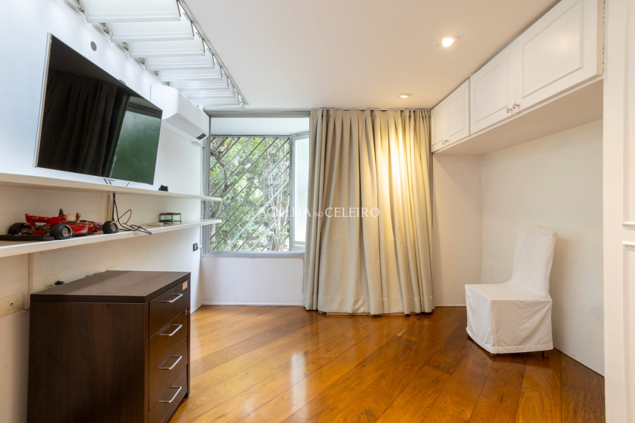Casa com 720m² de terreno à venda em Alto de Pinheiros. – 14557