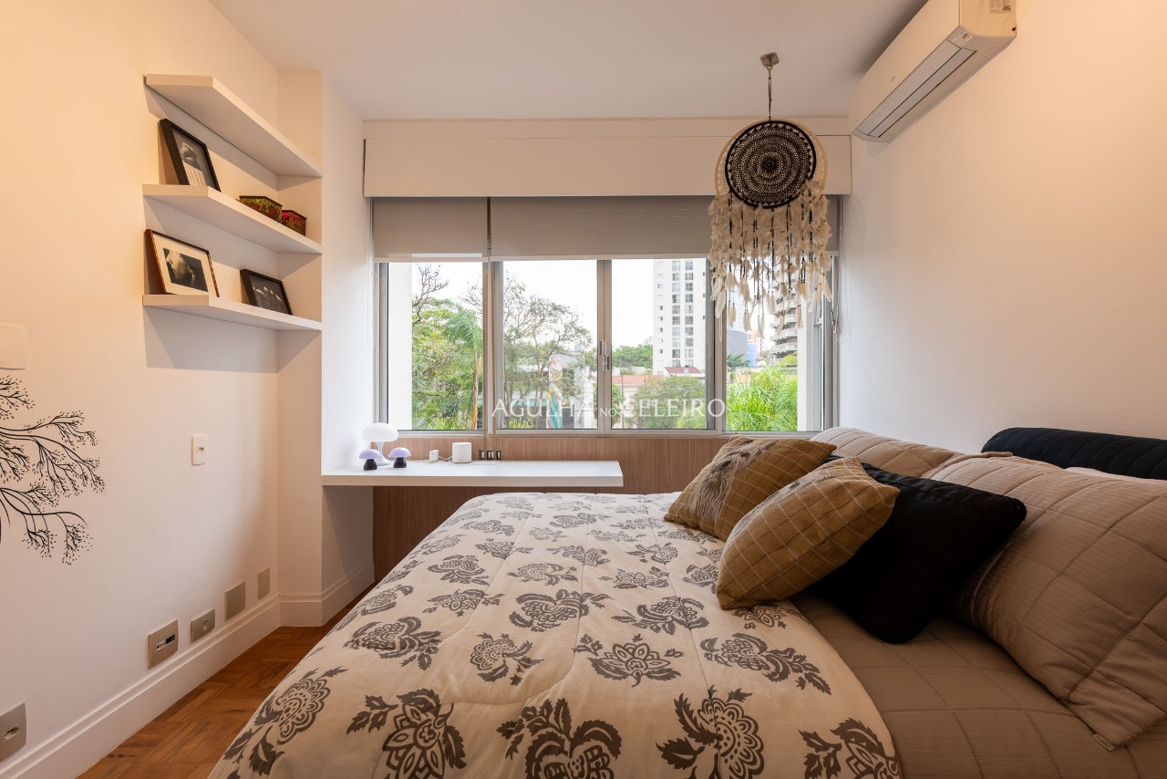 Apartamento com ambientes generosos e muito bem iluminados, no melhor de Pinheiros. – 15015