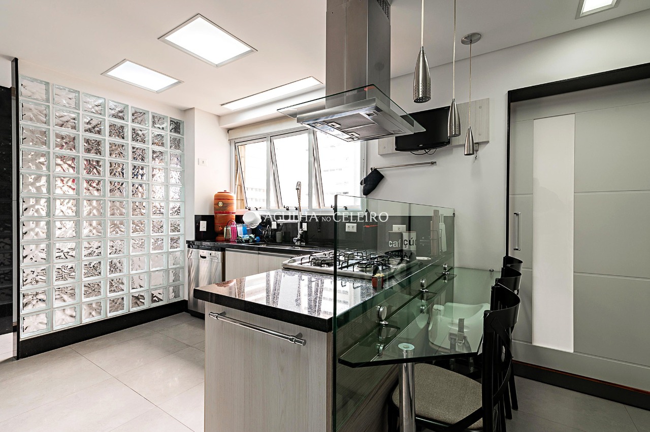 Totalmente Reformado, vista linda, fora de rota e muito conforto para venda em Moema. – AP7591