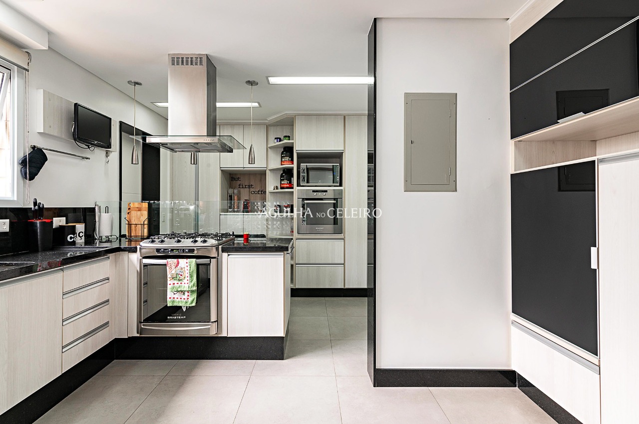 Totalmente Reformado, vista linda, fora de rota e muito conforto para venda em Moema. – AP7591