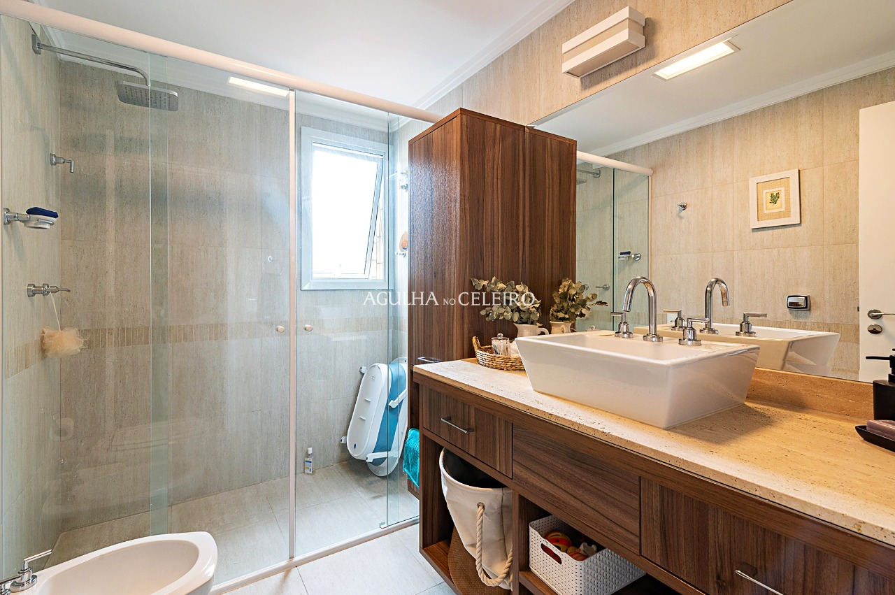 Totalmente Reformado, vista linda, fora de rota e muito conforto para venda em Moema. – AP7591