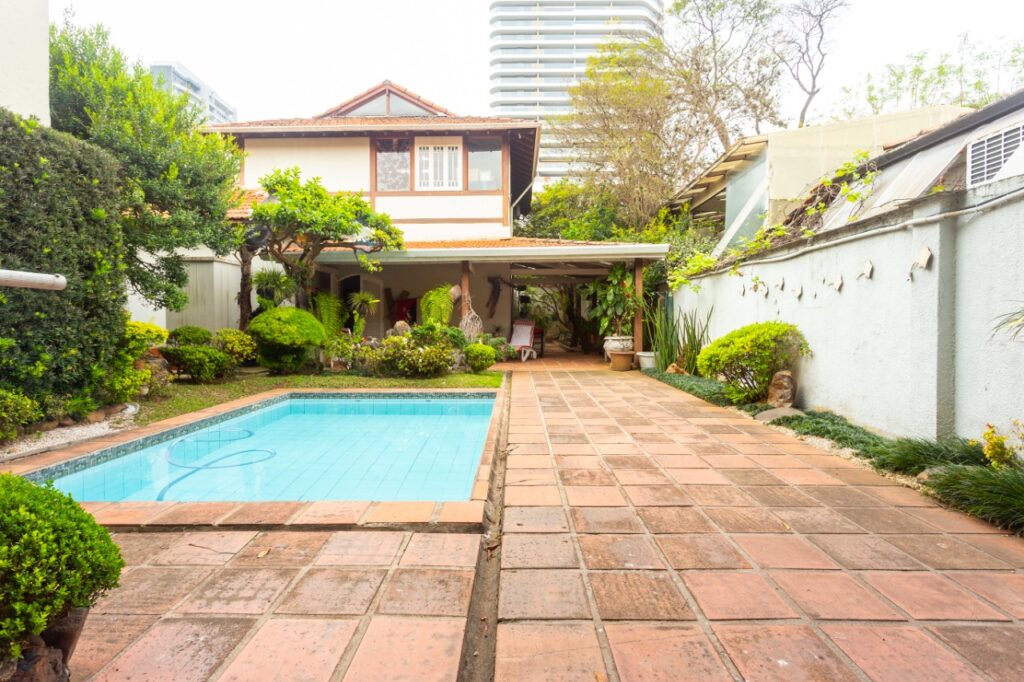 Casa com 04 dormitórios, Edícula e Piscina à venda no Jardim Paulistano – 10056