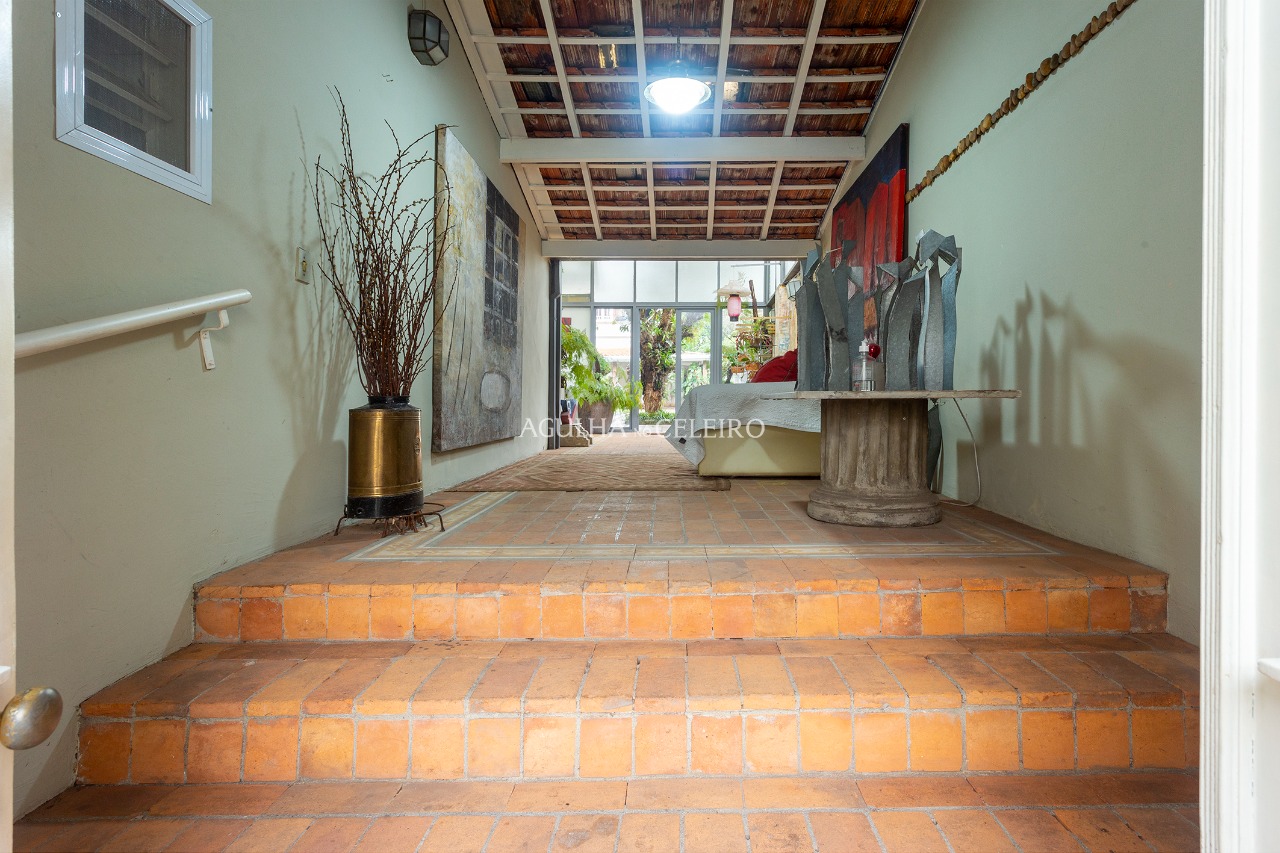 Casa com 04 dormitórios, Edícula e Piscina à venda no Jardim Paulistano – 10056