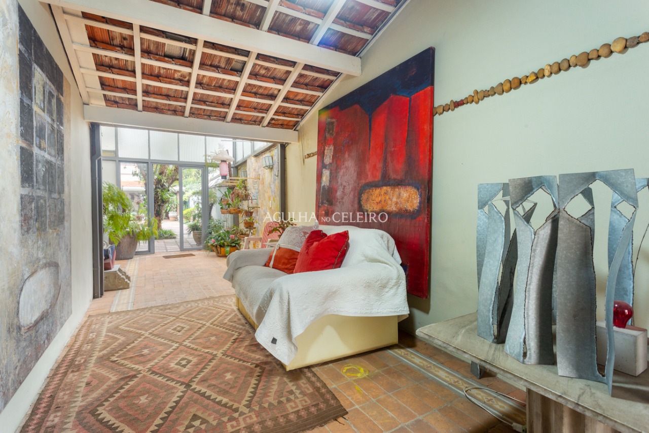 Casa com 04 dormitórios, Edícula e Piscina à venda no Jardim Paulistano – 10056