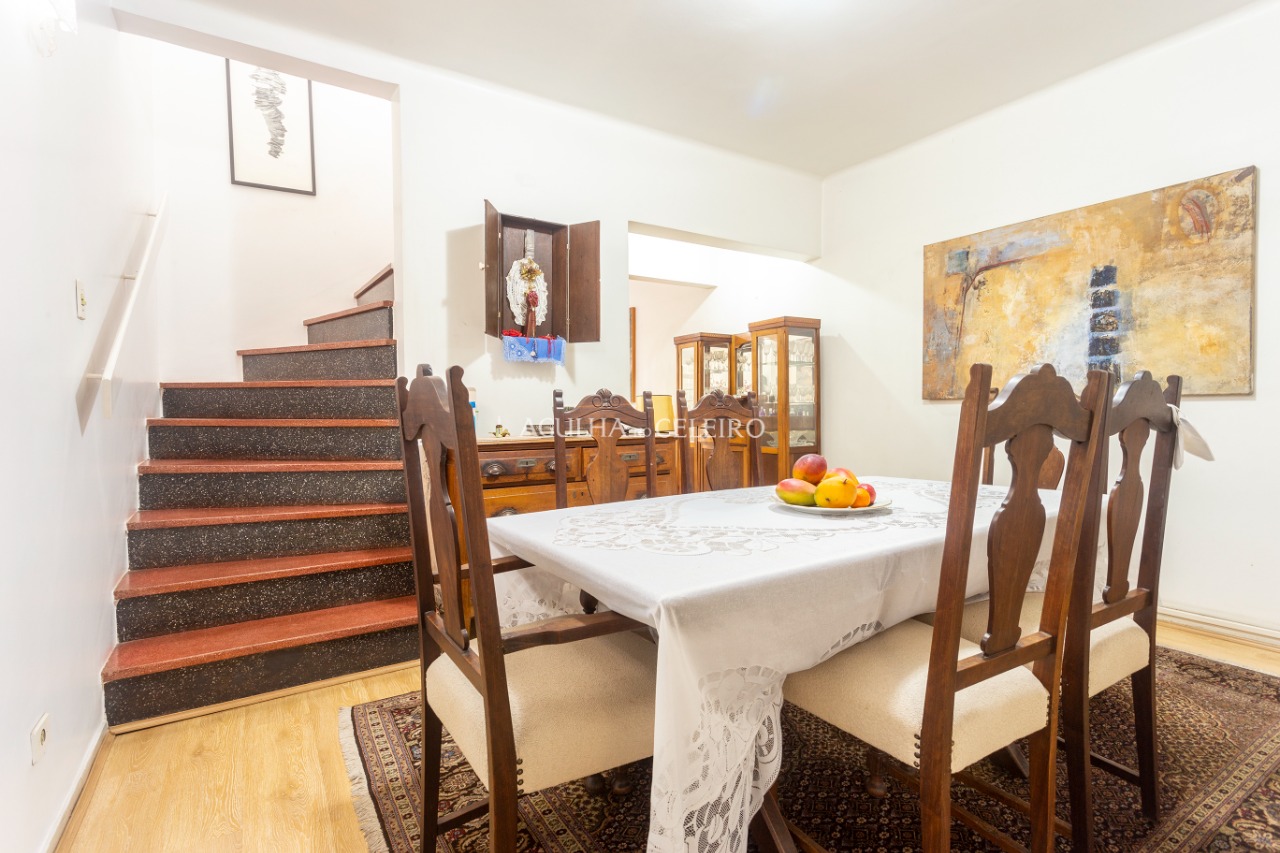 Casa com 04 dormitórios, Edícula e Piscina à venda no Jardim Paulistano – 10056