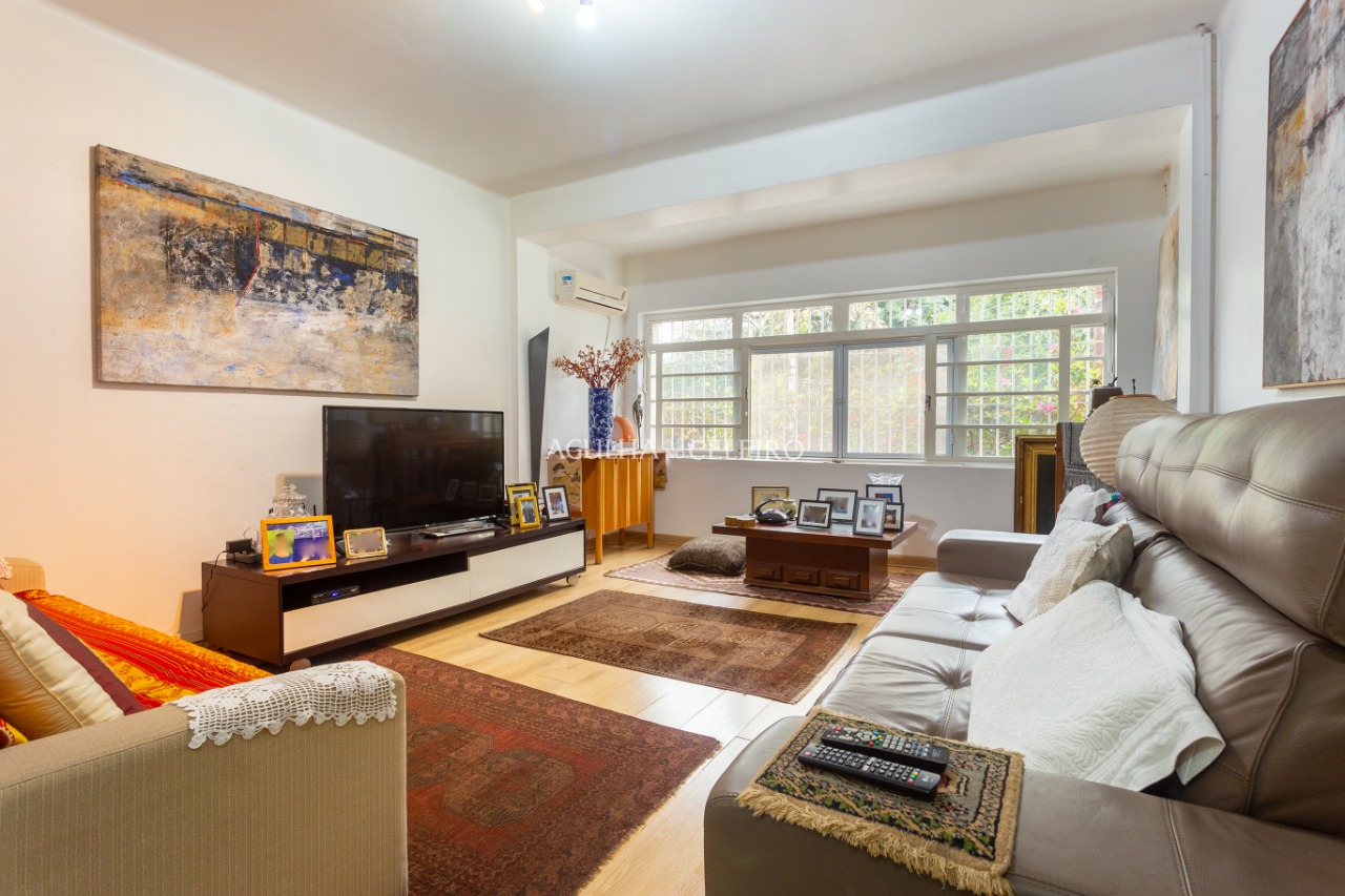 Casa com 04 dormitórios, Edícula e Piscina à venda no Jardim Paulistano – 10056