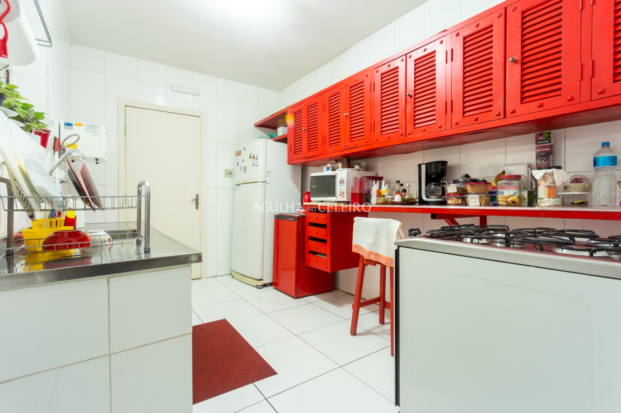 Casa com 04 dormitórios, Edícula e Piscina à venda no Jardim Paulistano – 10056