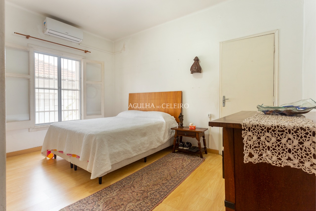 Casa com 04 dormitórios, Edícula e Piscina à venda no Jardim Paulistano – 10056