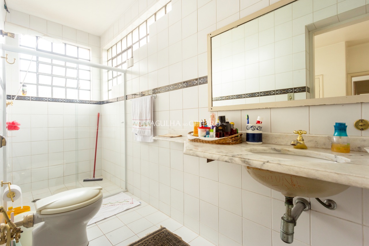 Casa com 04 dormitórios, Edícula e Piscina à venda no Jardim Paulistano – 10056