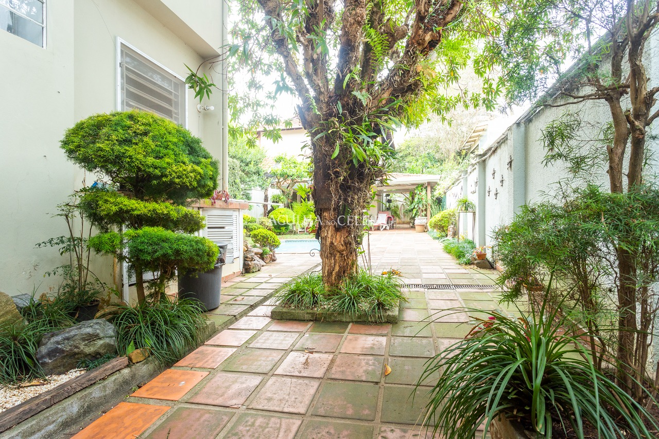 Casa com 04 dormitórios, Edícula e Piscina à venda no Jardim Paulistano – 10056